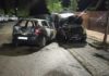 Incendio de 2 vehículos en la vía pública