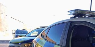 La Policía Local rescata a un pequeño encerrado en un turismo