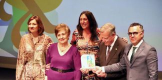 La Junta entrega en Sevilla los Premios Familias, que son “los cimientos” de Andalucía