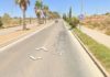 La Guardia Civil detiene a 9 personas relacionadas con un tiroteo en la localidad de Martos. Los detenidos, habían efectuado otro tiroteo la tarde del día 3 de junio, en pleno centro de Jaén capital a plena luz del día, sin que hubiera heridos. Los 5 registros han sido efectuados en un barrio de la capital de Jaén. 19 de junio de 2024.- La Guardia Civil, en el marco de la operación MACELO, ha detenido a nueve personas de entre 20 y 45 años de edad, vecinos de Jaén, como presuntos autores de tres delitos de asesinatos en grado de tentativa y tenencia ilícita de armas, amenazas de muerte, hurto de uso de vehículo a motor y daños, tras un tiroteo cometido en la localidad de Martos, en el que resultaron dos personas heridas, por arma de fuego. El tiroteo ocurrió sobre las 02:00 horas del pasado día 4 de junio actual, la Guardia Civil recibió una llamada en la Central Operativa de Servicios (062), alertando de un tiroteo que se había producido en la localidad de Martos (Jaén), donde los presuntos autores, dos individuos en una motocicleta en marcha, abrieron fuego causando heridas de diversa consideración en las dos personas contra las que dirigieron su ataque, cuando pasaron a la altura de las mismas, que en ese momento se encontraban en una calle de la citada localidad. Agentes de la Guardia Civil, trasladados al lugar de los hechos realizaron una inspección ocular en el lugar donde se produjo el tiroteo, localizando 16 casquillos de bala del calibre 7,65. De la investigación posterior, se hicieron cargo los investigadores del Grupo de Delitos contra las Personas de la Unidad Orgánica de Policía Judicial de la Comandancia de Jaén. Los Agentes de este Grupo han CORREO ELECTRÓNICO j-cmd-jaen-opc@guardiacivil.org Esta información puede ser usada en parte o en su integridad sin necesidad de citar fuentes www.guardiacivil.es Avda. Ejército Español, 14 Tel: 953250340 Ext: 0470056 Página 2 de 2 MINISTERIO DEL INTERIOR Nota de prensa DIRECCIÓN GENERAL DE LA GUARDIA CIVIL COMANDANCIA DE JAÉN averiguado que los autores de los hechos, sobre las 18,45 horas, del día 3 actual, a plena luz del día, habían efectuado otro tiroteo, en pleno centro de la capital, cuando las víctimas iban en un vehículo, no causándoles ningún tipo de lesión. Con los indicios obtenidos tanto de las grabaciones de las cámaras de seguridad de los edificios donde se produjo el hecho el día 3, en la capital y del lugar de los hechos el día 4 en Martos, como de lo aportado por los testigos interrogados, los agentes han conseguido averiguar la identidad de los autores de los dos tiroteos. Como consecuencia de la investigación, se han realizado 5 entradas y registros simultaneos, en Jaén capital, donde han sido detenidas 9 personas, por los tiroteos ocurridos los pasados días 3 y 4 actual, siendo puestos a disposición Judicial. Se ha intervenido munición del calibre 9 mm y armas blancas. Los detenidos, considerados de extrema agresividad, disponían de sistemas de vigilancia cctv, donde podían ver lo que pudiera ocurrir en el exterior del domicilio. En el operativo han participado componentes de la Guardia Civil de la Comandancia de Jaén, USECIC, efectivos caninos, así como componentes del Grupo de Acción Rápida (G.A.R.), desplazados a la provincia. Para más información sobre la operación pueden contactar con la Oficina de Comunicación de la Guardia Civil de Jaén, en los teléfonos 953250340 ext: 0470056 ó el teléfono móvil 650512124.