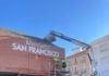 El Ayuntamiento instala el jardín vertical de bajo consumo hídrico en la fachada del mercado de San Francisco