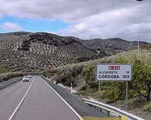 La colisión de un turismo y un camión en Alcaudete se salda con un fallecido