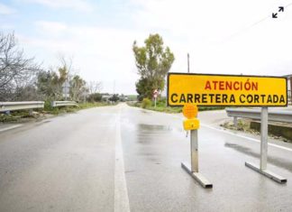 Carretera cortada en Lopera