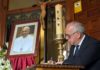 Jesús Estrella firma el libro Condolencias de la Muerte del Papa Francisco