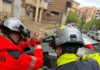 Bomberos y Policía Local rescatan a un perro que llevaba más de 24 horas en el interior de un vehículo