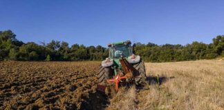 Muere un hombre tras volcar un tractor en una finca de Villacarrillo