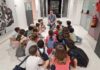 Un centenar de escolares visita la muestra ‘8.000 años de Microbiología’, en el espacio ‘Obra Invitada’ en la Antigua Escuela de Magisterio de Jaén