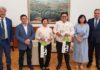 El presidente de la Diputación recibe a la alcaldesa y al alcalde electo de la Municipalidad de Jaén de Filipinas