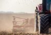 Muere tras volcar el tractor que conducía en Villaverde del Río