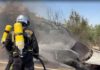 Intervención de Bomberos de Jaén en el accidente de un vehículo que ha resultado calcinado