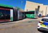 Un total de nueve heridos leves al colisionar un autobús contra el Metro de Granada