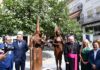El Obispo bendice el monumento al cofrade impulsado por la Agrupación de Cofradías y Hermandades de la ciudad de Jaén
