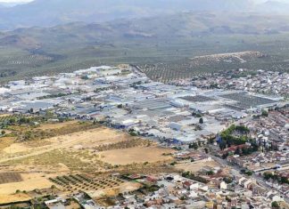 Muere un motorista tras colisionar con un camión en Martos