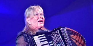 María Jesús y su acordeon hace disfrutar en la Feria Úbeda