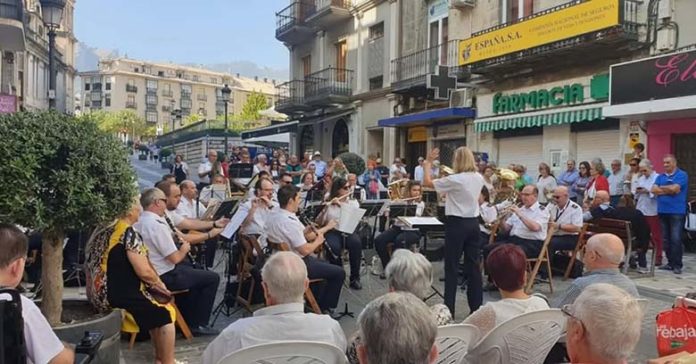 Banda de musica de Jalen en la CALLE