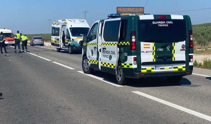 Un guardia civil en prácticas salva la vida de una mujer en un accidente con un fallecido
