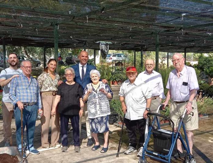 MAYOR CEE celebra el Día Internacional de las Personas de Edad con la visita al vivero 1 (1)