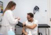 Arranca la campaña de vacunación frente a la gripe y la covid en residencias de mayores y para profesionales sanitarios y sociosanitarios