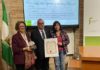 Luis Parras recoge el Premio de Investigación Agraria del IEG por su trabajo sobre el olivar y la lucha contra el cambio climático