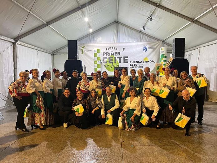 FUENLABRADA miembros de la Casa Regional Andaluza en Fuenlabrada - Fiesta Primer Aceite