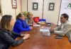 El delegado de Educación se reúne con el Equipo de Manos Unidas