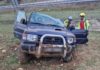Bomberos atienden una salida de vía de un vehículo
