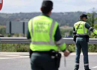 Fallece un hombre de 46 años al salirse su moto de la carretera en Espeluy