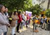 Una nueva edición de los paseos por Jaén con punto de partida desde la Plaza de los Naranjos con una placa dedicada a Miguel Hernández
