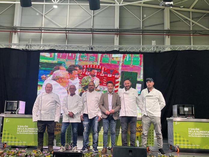 DEGUSTA Entrega chaquetas Degusta Jaén a los chef del cordero segureño trashumante
