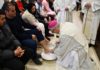 El Obispo de Jaén lava y besa los pies de los privados de libertad