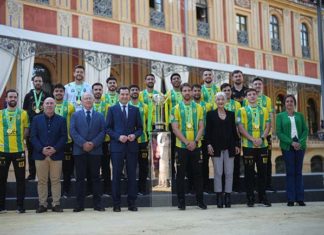 Juanma Moreno recibe a los campeones de España