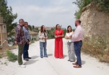 El PSOE denuncia la “insensibilidad” de Moreno Bonilla con los agricultores y los caminos rurales dañados