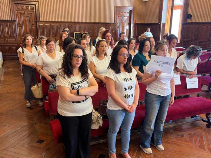 PP PLENO Trabajadoras y trabajadores durante el Pleno de Diputación