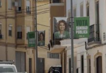 La Junta Electoral al PP al confirmar que la colocación de banderolas del PSOE en Martos es correcta