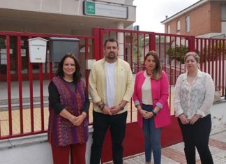 El PSOE denuncia que Moreno Bonilla sigue sin arreglar el muro del Colegio de Fuerte del Rey