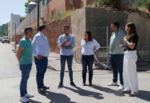 El PSOE denuncia que la Junta de Andalucía de incumplir su promesa de arreglar el muro del CEIP Bachiller Pérez de Moya
