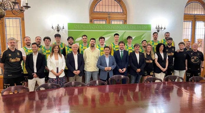 Reyes felicita al Tecnigen Linares de tenis de mesa y al Jaén Paraíso Interior de baloncesto por sus ascensos de categoría