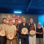 El subdelegado del Gobierno recibe la Cereza de Oro de Castillo de Locubín