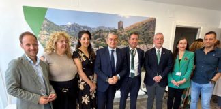 Domínguez celebra la apertura del nuevo SUAP de Cazorla y el “paso decisivo” para el nuevo centro de salud en el casco urbano