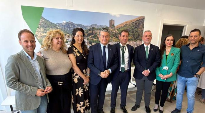 Domínguez celebra la apertura del nuevo SUAP de Cazorla y el “paso decisivo” para el nuevo centro de salud en el casco urbano
