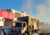 Bomberos sofocan un incendio en un camión del servicio de recogida de basura de la ruta del Polígono de Los Olivares