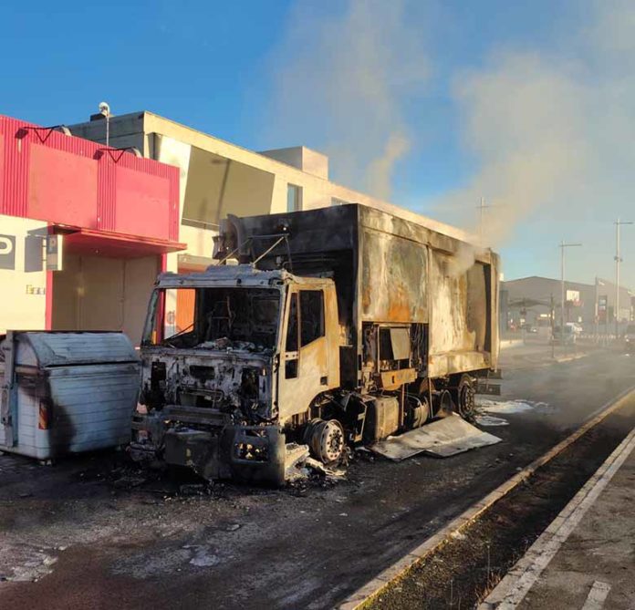 INCENDIO camión calcinado