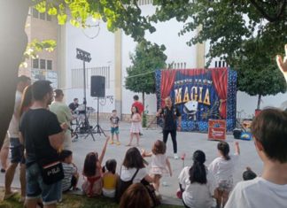 La magia de Jesús Jaén llega a la Alameda de Adolfo Suares enmarcada dentro de la feria de la Capill
