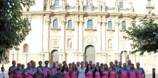 El Ayuntamiento valora la aportación de los clubes en la presentación de equipaciones del Maratón Jaén