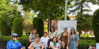 El Ayuntamiento muestra su apoyo a las personas con lesión medular y discapacidad física en el mercadillo solidario de ASPAYM