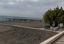 Mueren dos bañistas mayores en una playa de Torrox