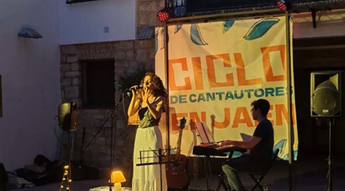 Teresa Mood presenta su último trabajo en el concierto enmarcado dentro del ciclo de cantautore