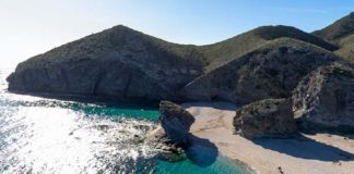 Fallece una mujer ahogada en una playa de Carboneras