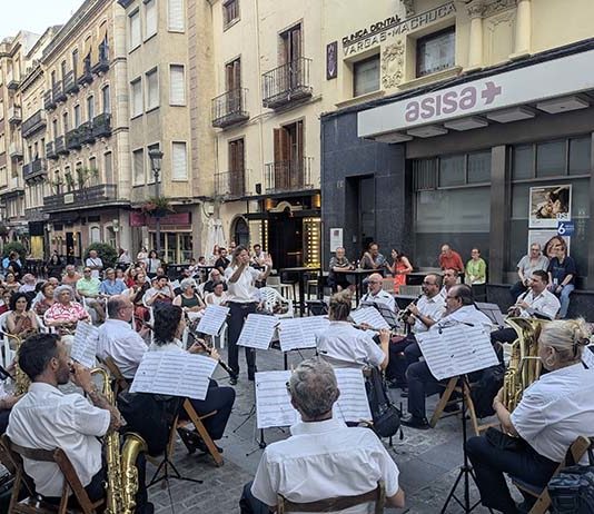 La Banda Municipal de Jaén ofrece un concierto extraordinario en la Carrera de Bernabé Soriano con motivo de su 125 aniversari