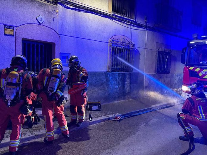 BOMBEROS JAEN incendio calle Velázquez 1